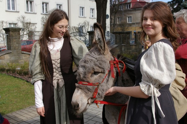 Atrakcją był udział w procesji z palmami osiołka ze stajni Włodzimierza Kario ze Starej Cegielni w Gładyszowie
