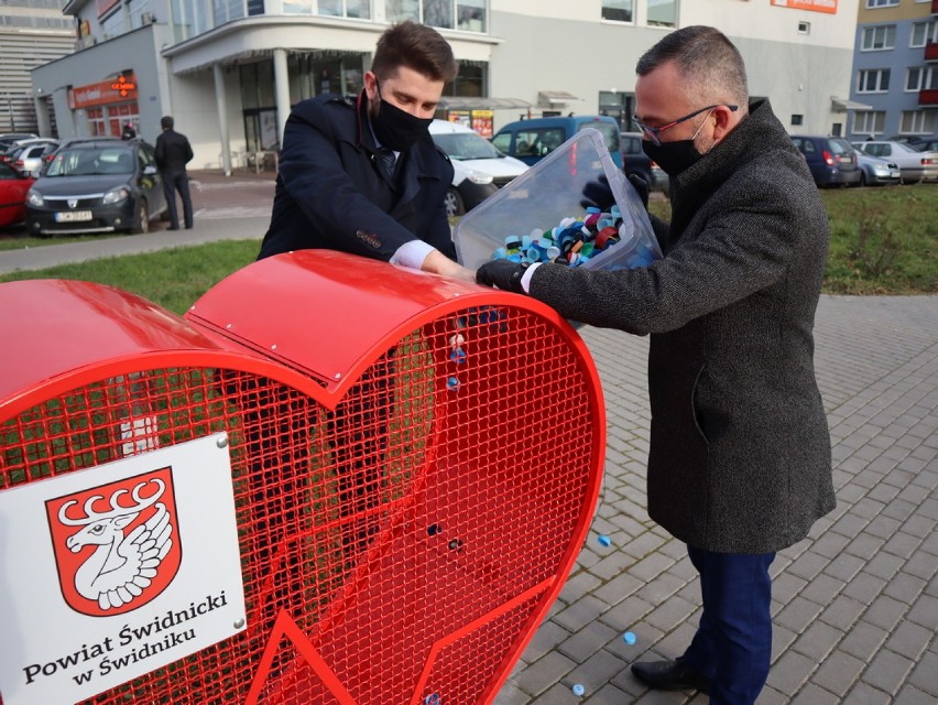 Czerwone serce już stoi w centrum Świdnika, ale na tym nie koniec!