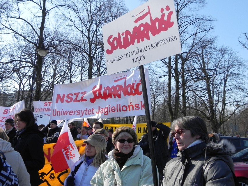 Społeczność naukowa protestowała pod Sejmem