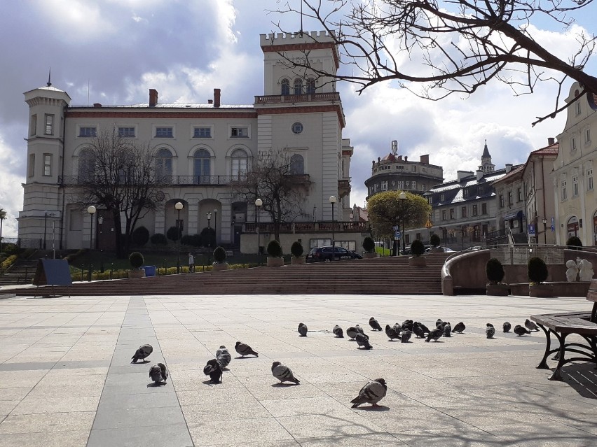 Jak wygląda Bielsko-Biała w czasie epidemii? Przygnębiający widok - puste chodniki, place, galerie