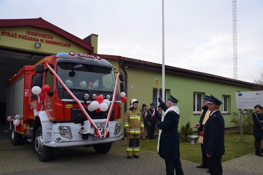Nowy wóz bojowy dla strażaków ochotników z Janiewic [zdjęcia] 