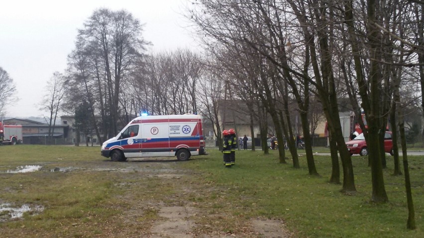 Wypadek w Lędzinach: Mężczyzna spadł z dachu