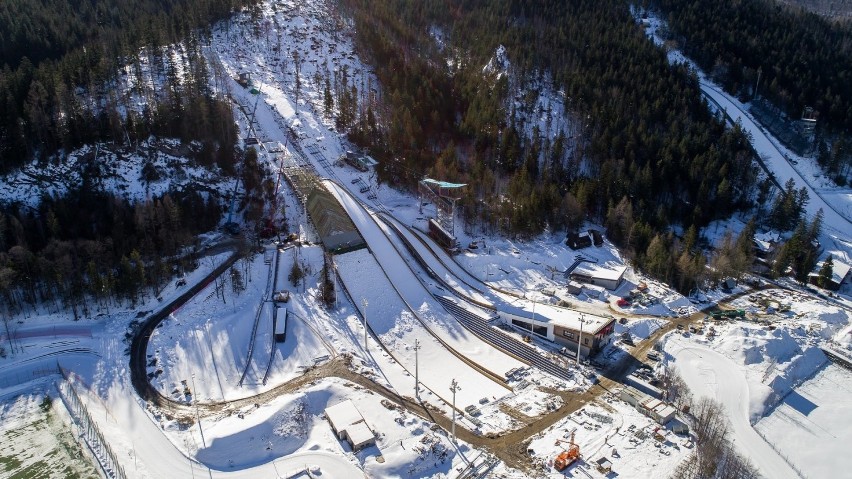 Zakopane. Kompleks Średniej Krokwi już prawie gotowy! Roboty na skoczniach idą pełną parą pomimo zimy. Kiedy pierwsze skoki?