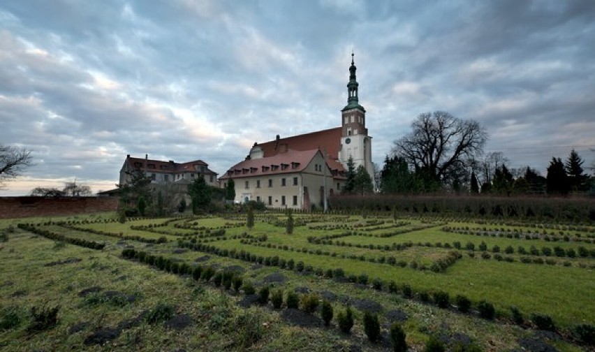 Początki klasztoru benedyktynów w Lubiniu sięgają XI w....