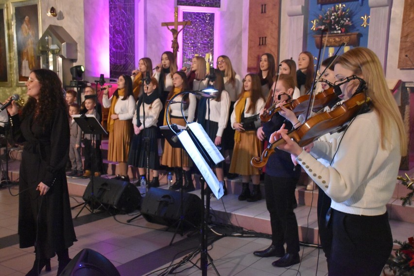 Schola Lenartowicka i zespół Sound of Heaven zaprezentowali najpiękniejsze kolędy w kościele MB Częstochowskiej