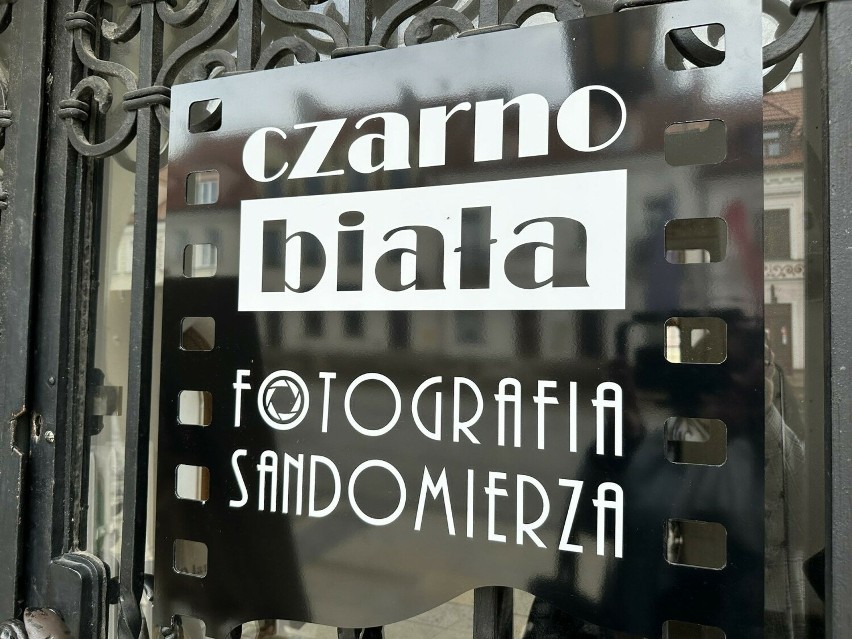 Niezwykła „Czarno-biała fotografia Sandomierza” w sandomierskim ratuszu. To trzeba zobaczyć. Zdjęcia i film
