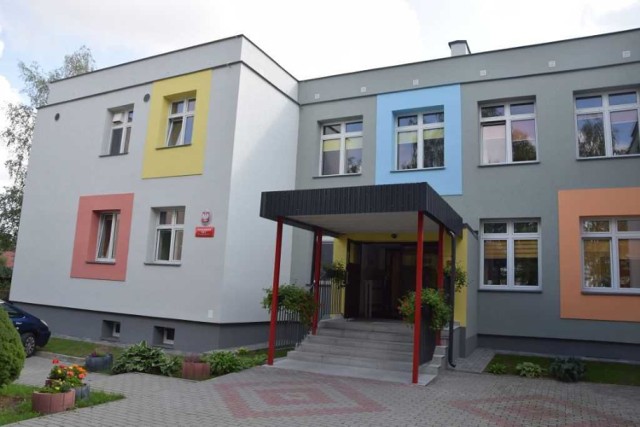 Termomodernizacja budynku przedszkola nr 2  kosztowała blisko 2 miliony złotych. Od teraz przedszkolakom będzie o wiele przyjemniej do niego uczęszczać.