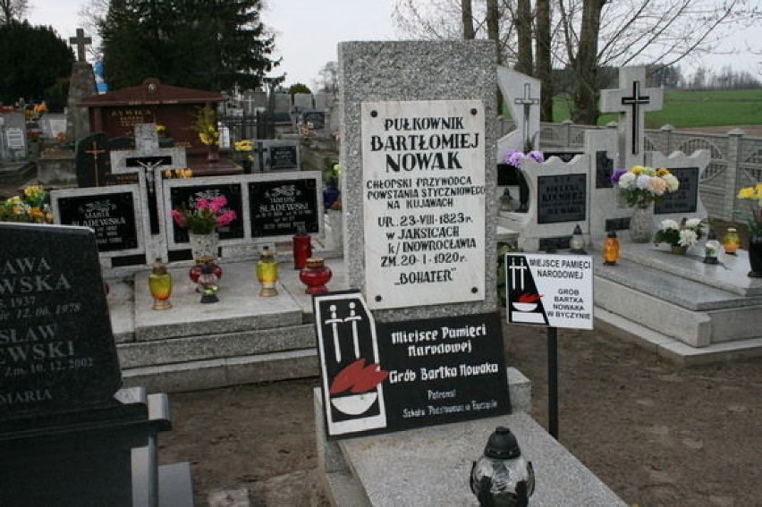 grób pułkownika Bartłomieja Nowaka w Byczynie