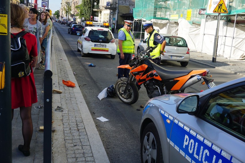 Motocyklista potrącił pieszego na al. Kościuszki w Łodzi [ZDJĘCIA]