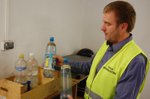 Policja zabezpieczyła znalezione w Krupskim Młynie butelki z alkoholem etylowym i metylowym