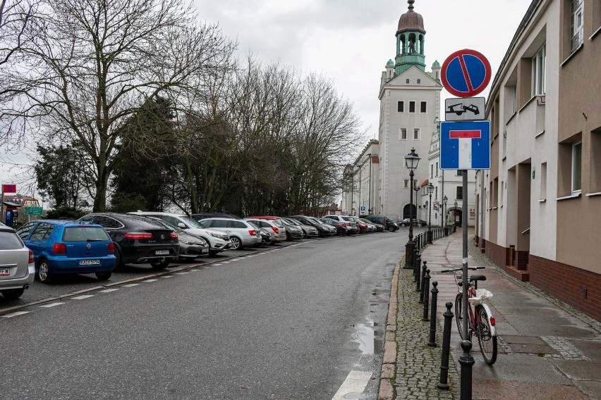 Szczecińska straż miejska zapowiada dodatkowe kontrole parkowania przy Zamku Książąt Pomorskich 