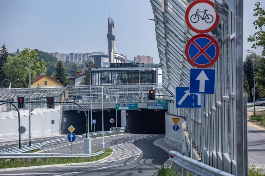 Kraków. Tydzień do otwarcia Trasy Łagiewnickiej. Tunele czekają na samochody 