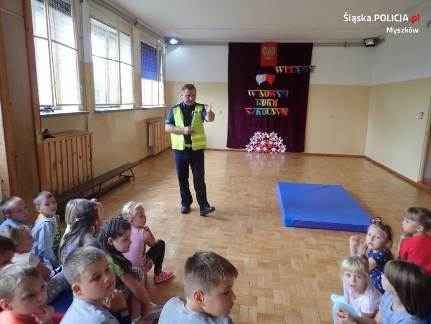 Myszków: Bezpieczna droga do szkoły. Policjanci spotkali się z uczniami w Jaworznie i Zawadzie