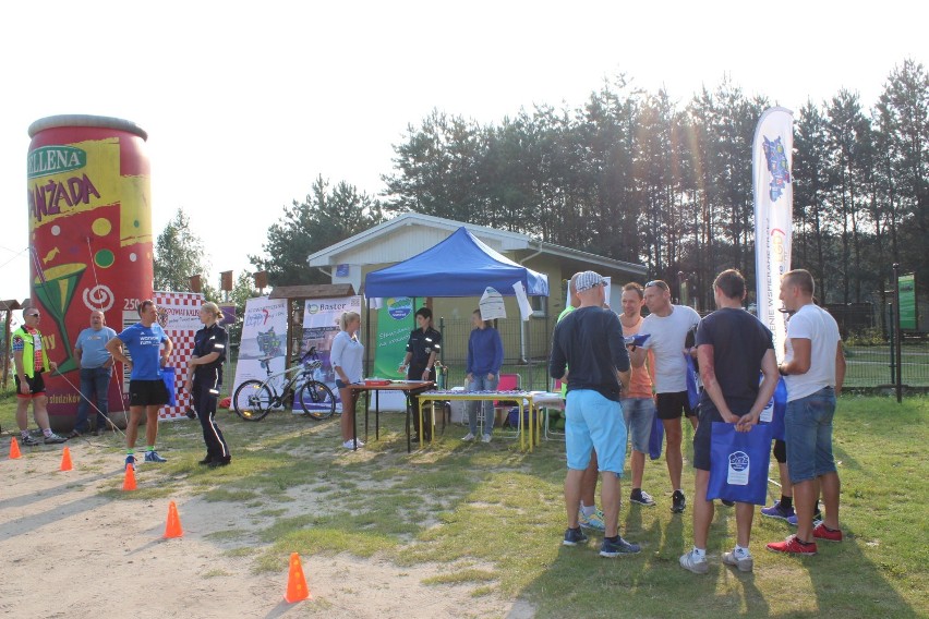 Cross Półmaraton Murowaniec. Biegali nad zalewem