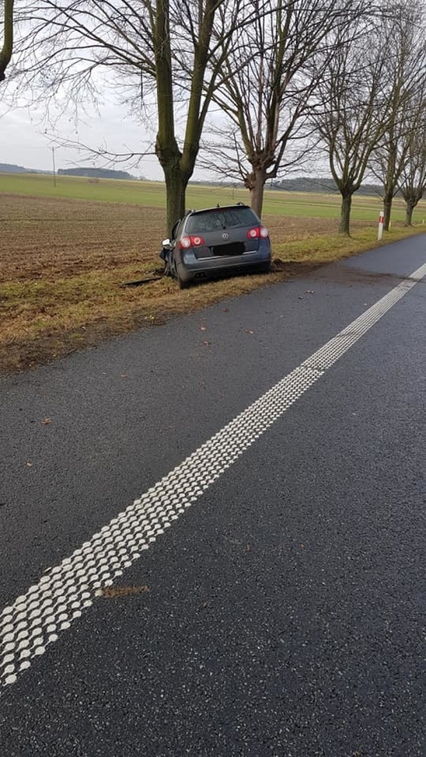 33-letni kierowca trafił do szpitala z urazem nogi.