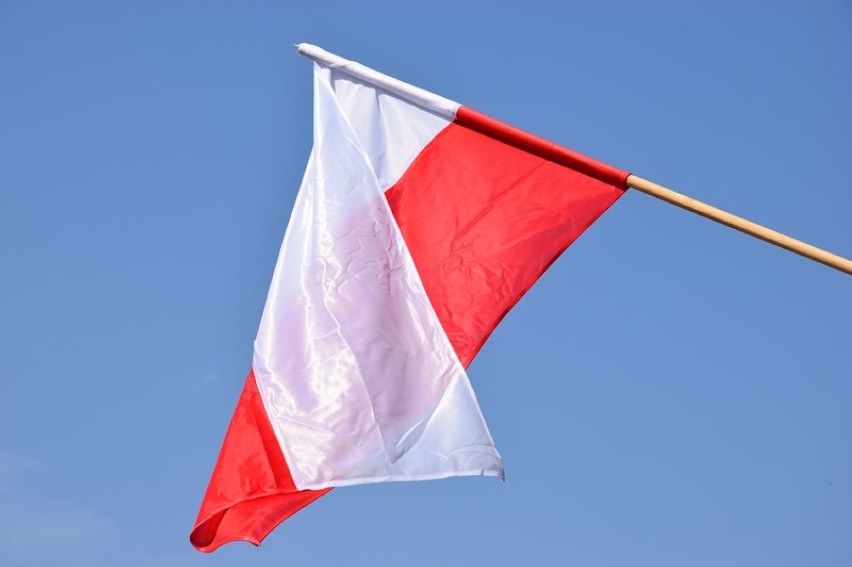 Flagi dla mieszkańców od powiatu zduńskowolskiego rozdadzą harcerze