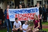 "100 metrów na stulecie – sztafeta pokoleń" to symboliczny bieg zorganizowany w III LO im. Mikołaja Kopermnika [FOTO]