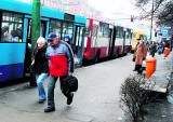 Jest szansa na rozładowanie tłoku na przystanku przy Korfantego. Bo ludzie się zadeptują