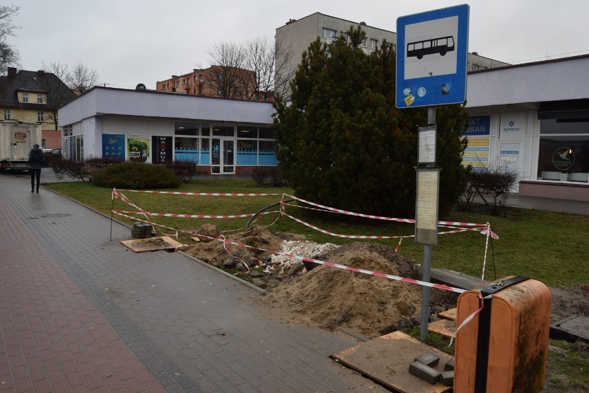 Będą nowe przystanki autobusowe w Szczecinku. Na razie pasażerowie marzną [zdjęcia]