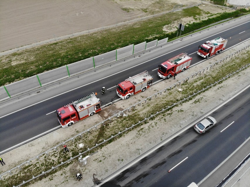 Pożar naczepy ciężarówki na S5 pod Lesznem