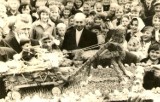 Historia rodziny Adamczuków ze Skierbieszowa z czarno-białymi fotografiami w tle
