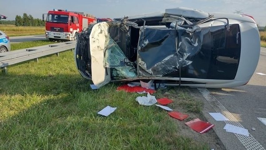 Wypadek na A1 koło Łodzi. Dachowanie na autostradzie A1 przy węźle Tuszyn