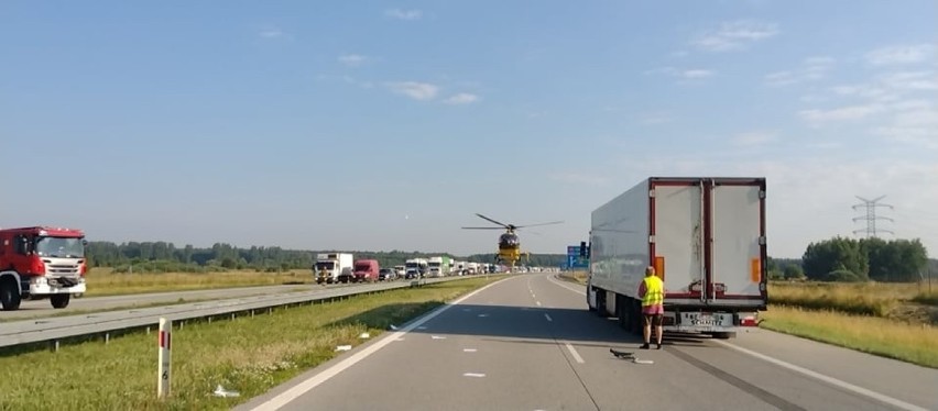 Wypadek na A1 koło Łodzi. Dachowanie na autostradzie A1 przy węźle Tuszyn