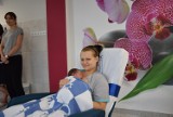 W szpitalu w Świętochłowicach jest nowy fotel do kangurowania noworodka ZDJĘCIA