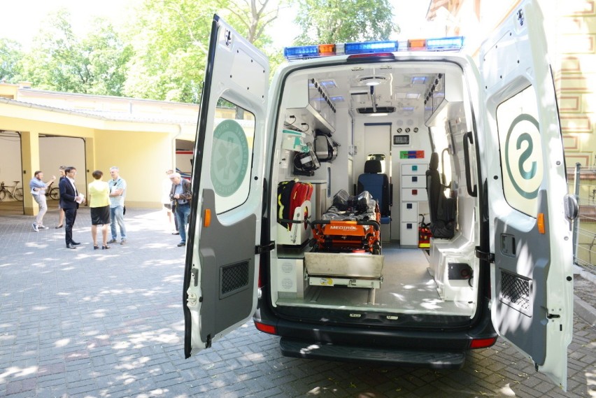 Dwa nowe ambulanse już obsługują mieszkańców regionu.