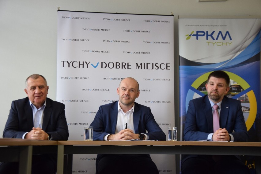 Umowę podpisali Miłosz Stec, prezes PKM Tychy i dyrektor...