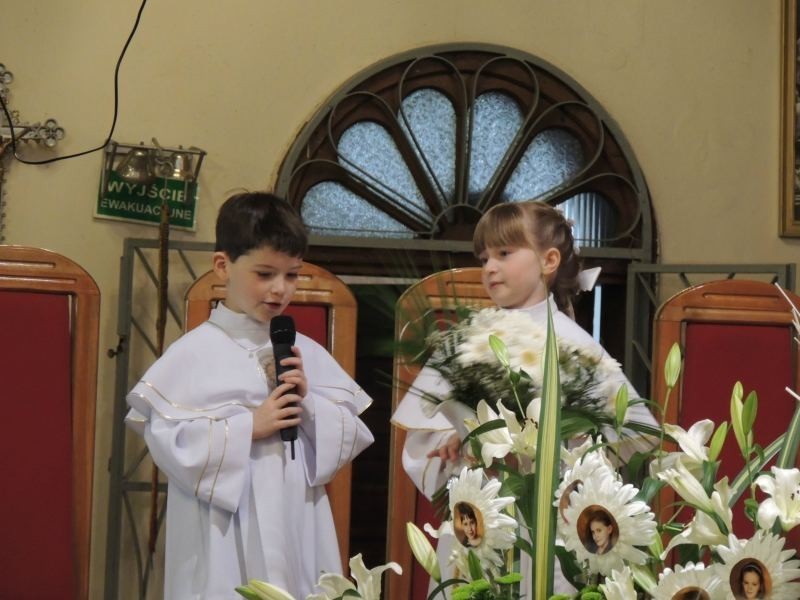 Niepubliczna Szkoła Podstawowa nr 7 w Słupsku: Uczniowie przyjęli I Komunię Świętą [ZDJĘCIA]