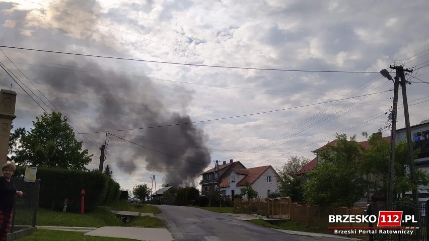 Poręba Spytkowska. Autobus MPK spłonął doszczętnie w centrum wsi [ZDJĘCIA]