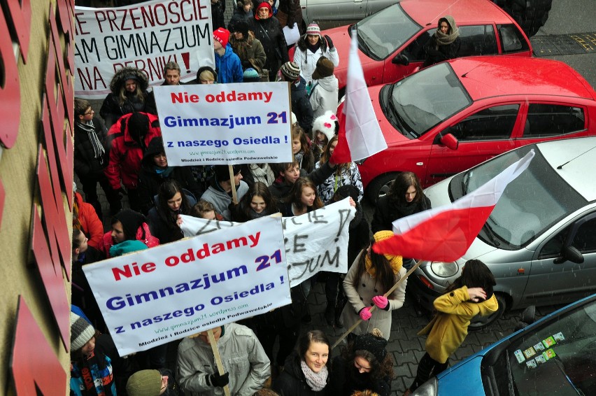 - Do protestu włączyli się też rodzice uczniów SP 25, bo ich...