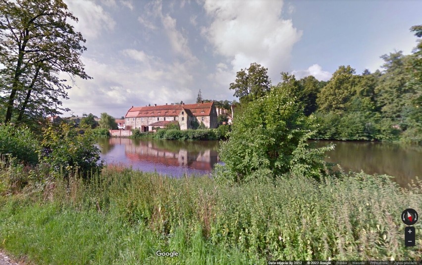 Zamek w Owieśnie powstał w latach 1385–1417. Podobno został...