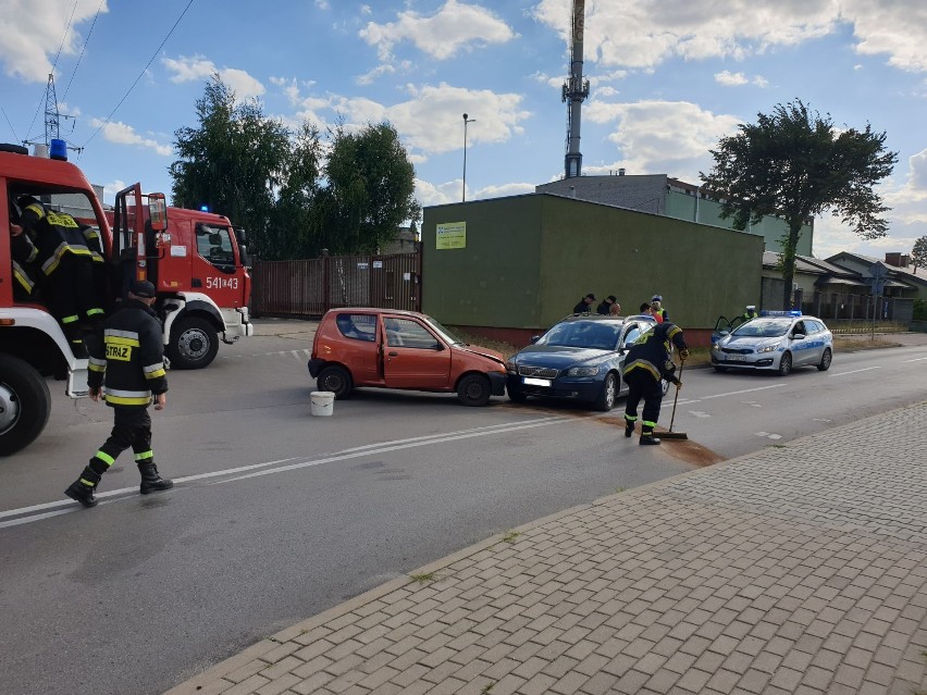 Wypadki i kolizje na tomaszowskich drogach. Pięć samochodów zderzyło się na ul. Spalskiej [ZDJĘCIA]