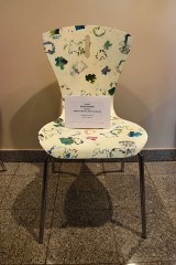 Krzesła dla WOŚP: uczniowie bielskiej szkoły stworzyli niezwykłe projekty
