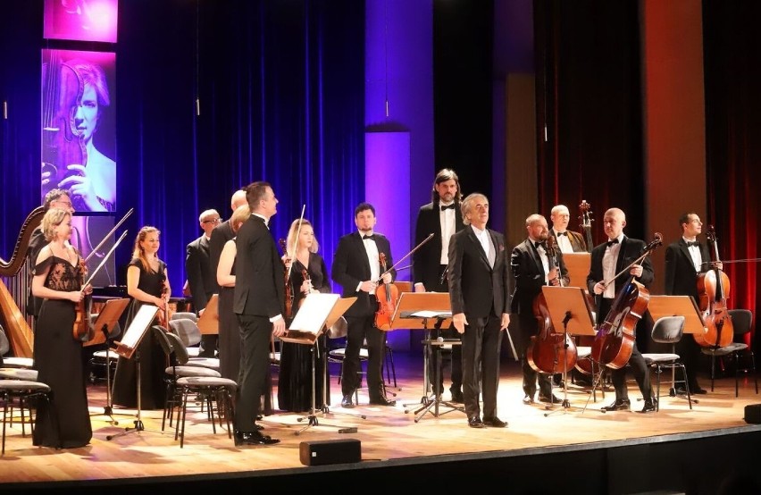 Koncert "Purpurowy Stradivarius" w sali Radomskiej Orkiestry Kameralnej. Piękne muzyczne wydarzenie. Zobacz zdjęcia