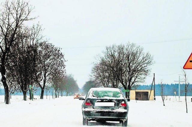 Pomimo trudnych warunków na drodze kierowcy powielają naganne zachowania