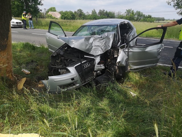 Do wypadku doszło w niedzielę, 14 czerwca. Na miejscu działali m.in. strażacy z OSP Wilkowiecko Zobacz kolejne zdjęcia. Przesuwaj zdjęcia w prawo - naciśnij strzałkę lub przycisk NASTĘPNE