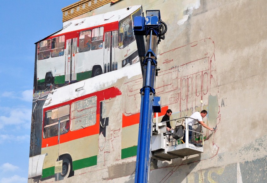 Nowy mural na budynku przy ul. Peowiaków.