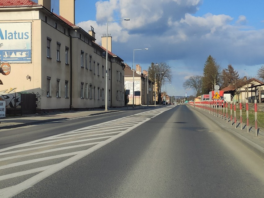 Puste ulice, zamknięte sklepy, restauracje, knajpy. Tak wygląda Jasło w czasach zarazy. Sprawdzamy czy mieszkańcy respektują słowa premiera