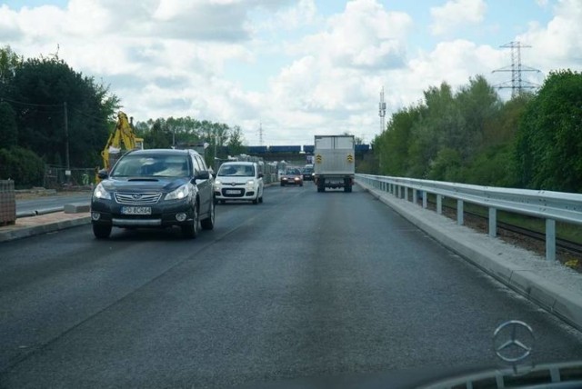 Przebudowa Gdyńskiej cały czas trwa. Na odcinku od Poznańskiej do Piaskowej kierowcy jeżdżą nową jezdnią, druga jest budowana