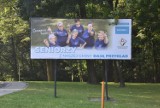 Seniorzy z Czerwionki-Leszczyn na billboardach namawiają do szczepień 