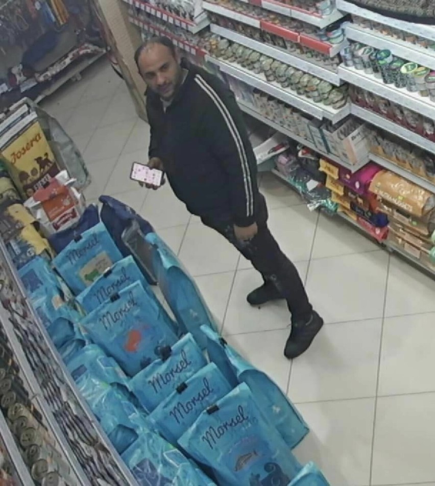 Ukradli puszkę z datkami na schronisko dla zwierząt w Koninie. Policja poszukuje dwóch sprawców 