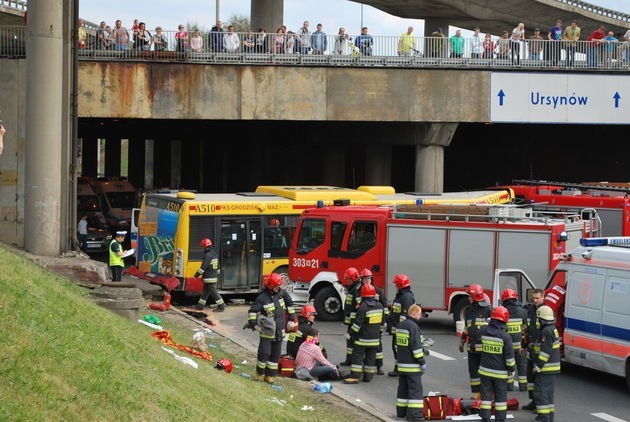 Wypadek autobusu na Puławskiej (ZDJECIA)