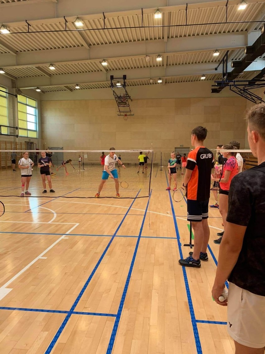 Badminton. Zawodnicy UKS "Dwójka" przygotowują się do najważniejszych imprez sportowych [ZDJĘCIA]