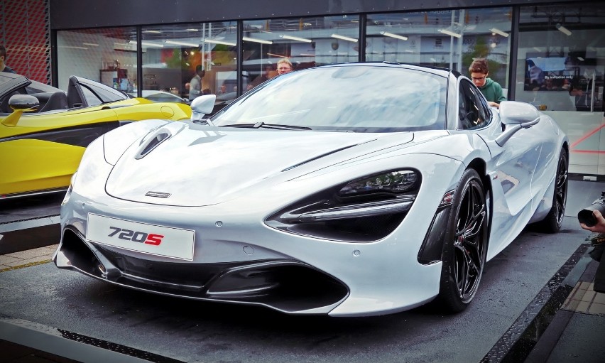 McLaren 720S: 
prędkość maksymalna: 341 km/h 
Przyspieszenie...