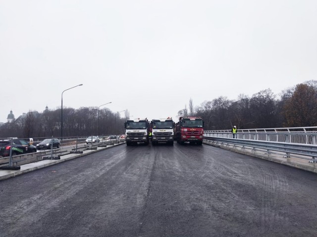 Badania obciążeniowe wiaduktu Trasy Łazienkowskiej przy Agrykoli