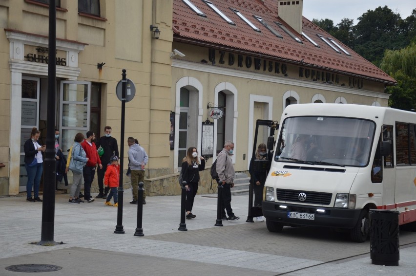 Dawno nie spotykany widok na ulicy Solnej w Bochni, w...