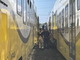 Linia kolejowa Jelenia Góra - Wrocław: Zerwana sieć trakcyjna, ewakuacja pasażerów pociągu w Boguszowie-Gorcach AKTUALIZACJA FILM